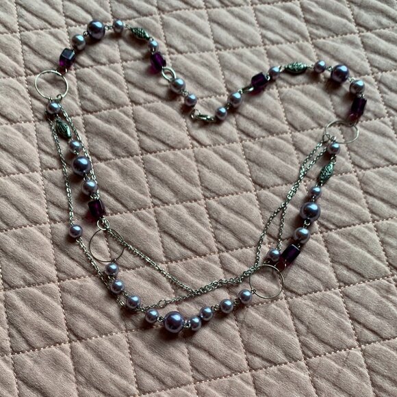 ๐ CREATION - 3 layers necklace - Purple & violet pearl - silver chains - Picture 2 of 10